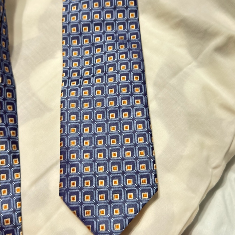 Jos. A. Bank Navy and Gold Geometric Tie brand new